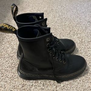 Don’t wear anymore. Only worn twice. From doc marten